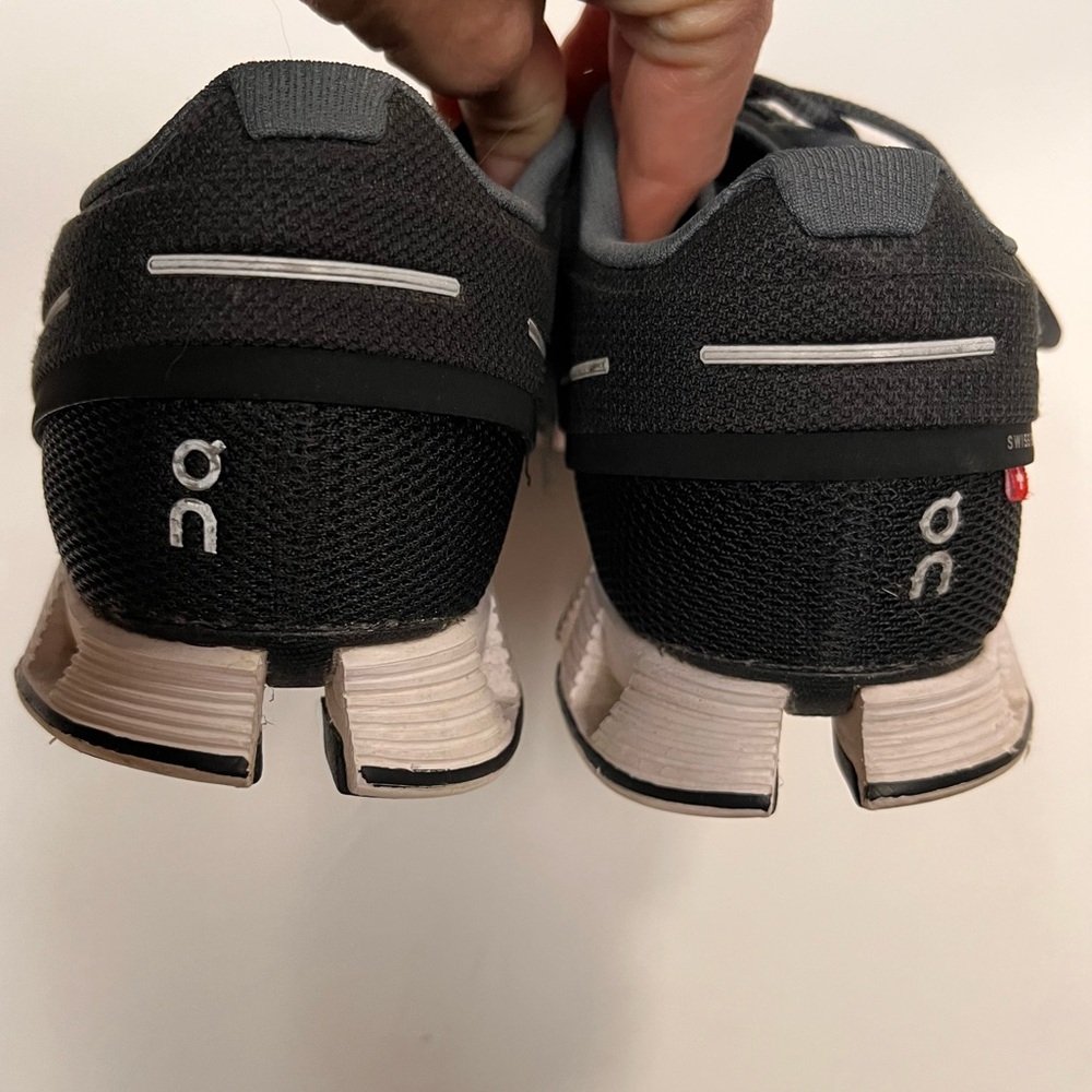 On Running On Cloud Sneakers - Classic Black and White Size 7.5 - Picture 5 of 13